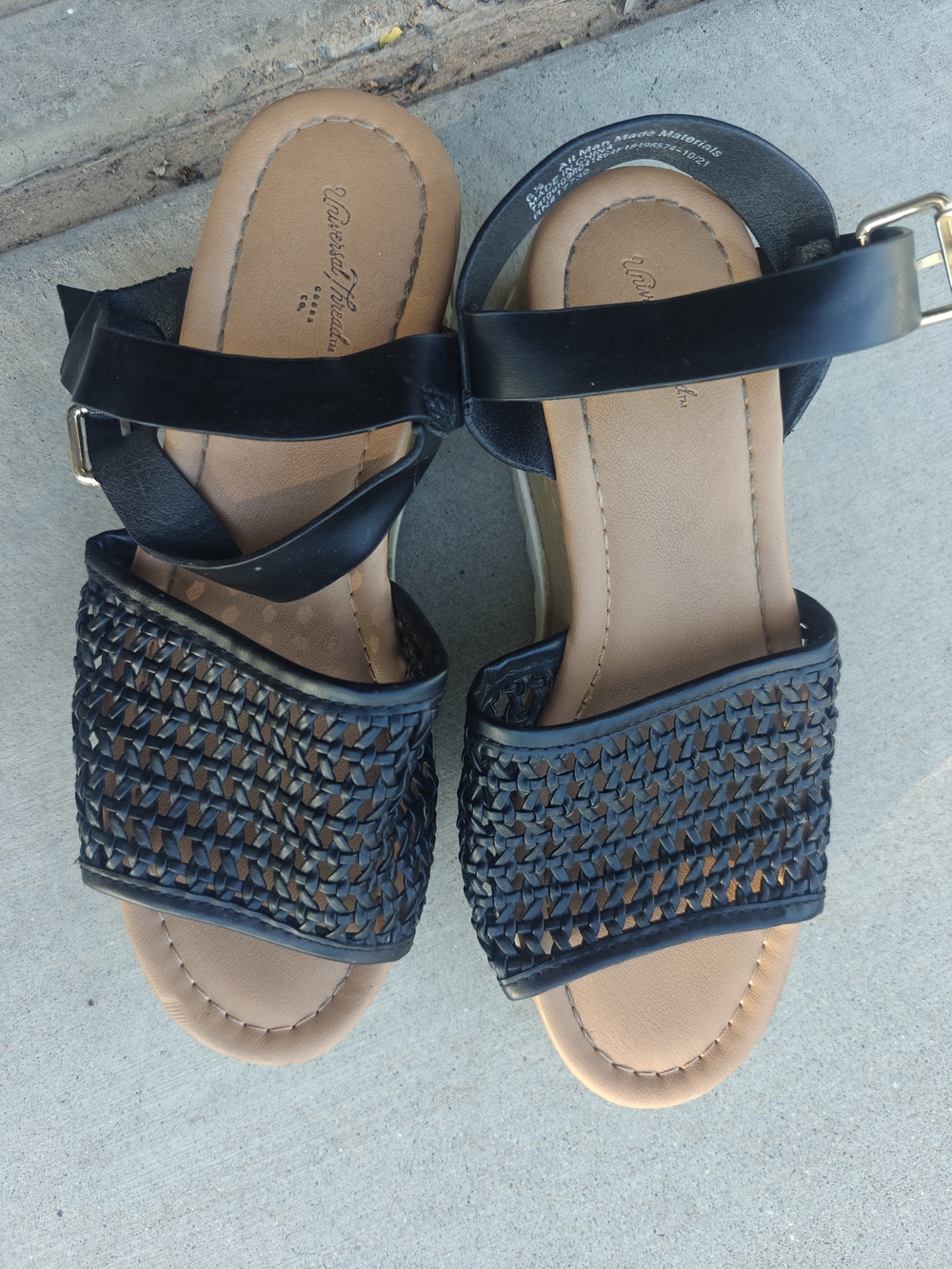 universal Thread Black Platform Sandal